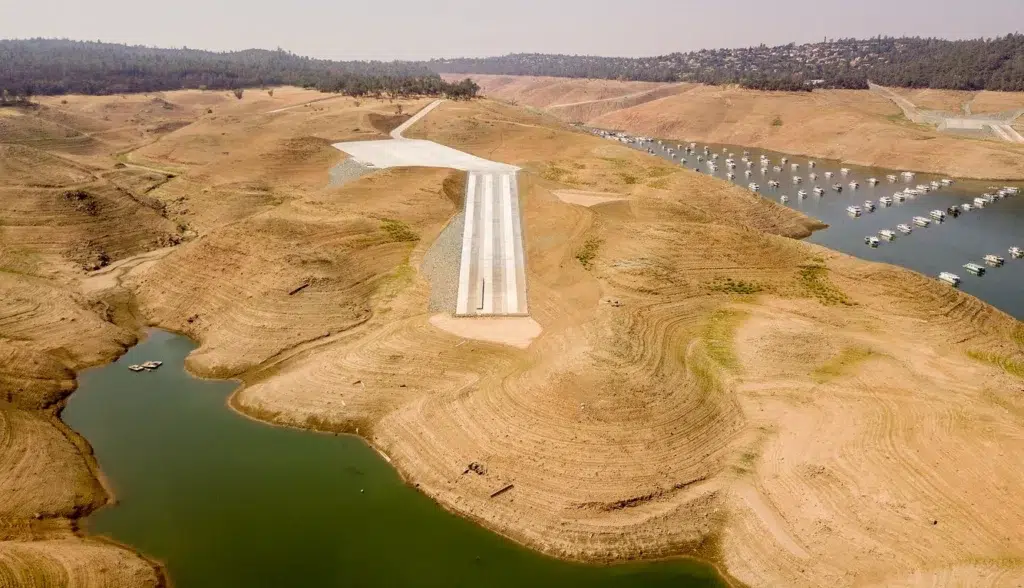 California's Lake Oroville fills to 100% capacity for 2nd straight year, photo by Josh Edelson/AFP