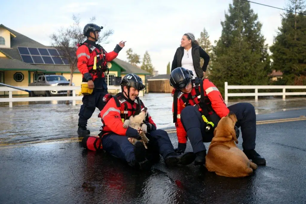 Flood and storm documentary photography by Josh Edelson, AFP photojournalist