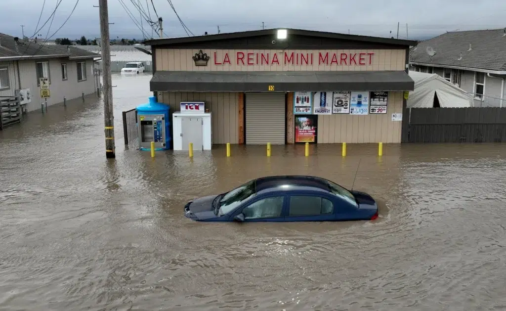 Flood and storm documentary photography by Josh Edelson, AFP photojournalist