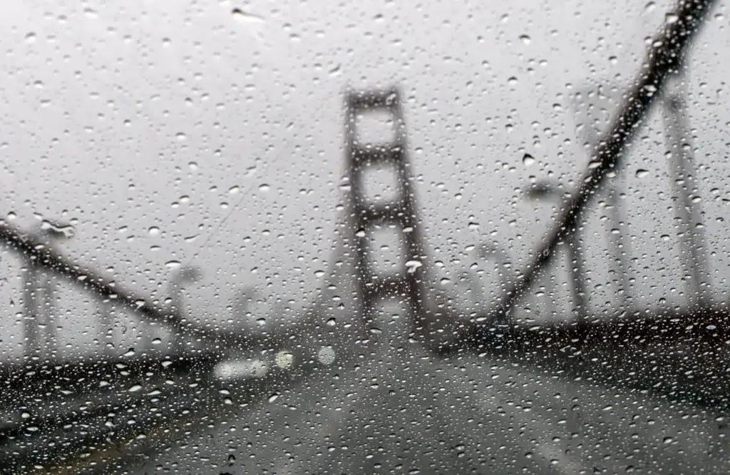 Golden Gate Bridge, Monochrome, Black and white, documentary photography by Josh Edelson/AFP