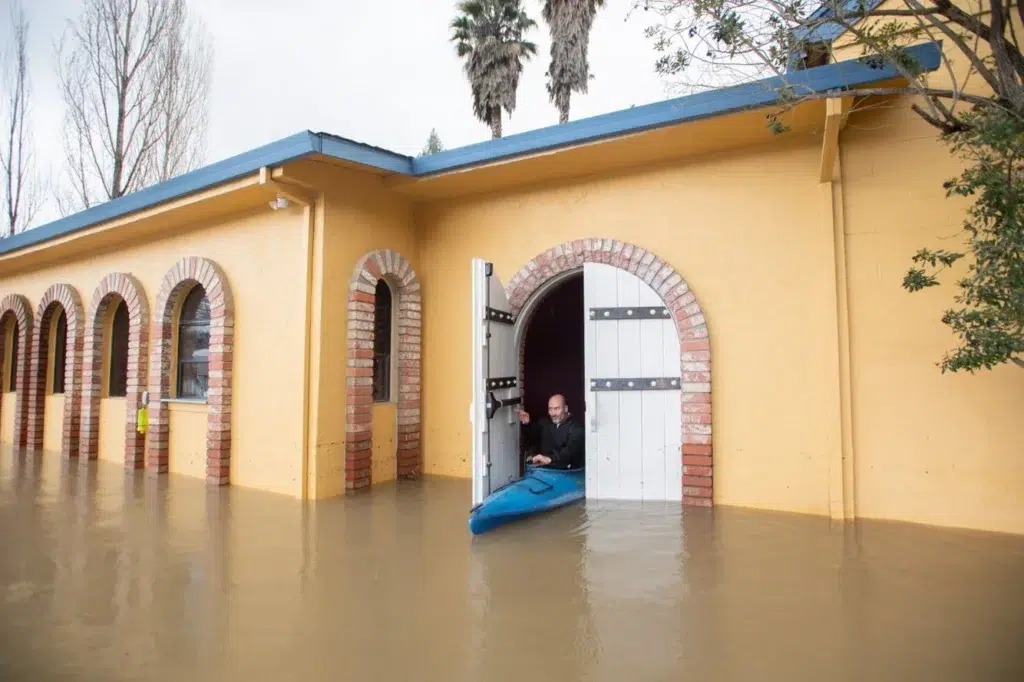 Flood and storm documentary photography by Josh Edelson, AFP photojournalist