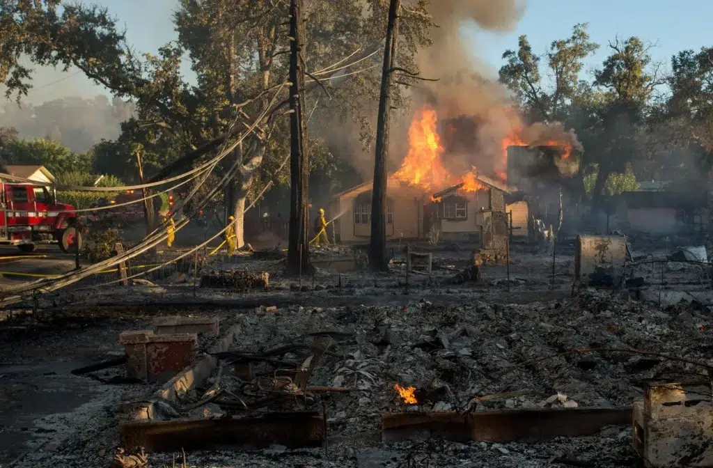 California wildfire documentary photography by Josh Edelson, AFP photojournalist