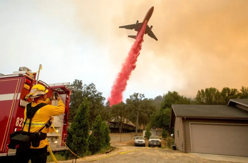 Editorial: Can't let bureacracy ground important fire-fighting tool, photo by Josh Edelson/AFP