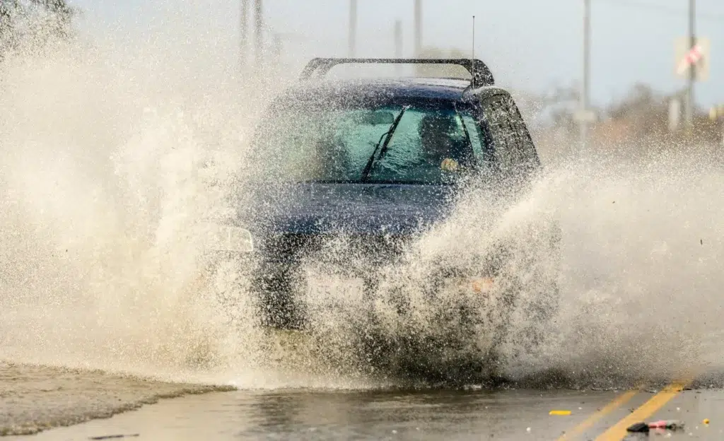 Flood and storm documentary photography by Josh Edelson, AFP photojournalist