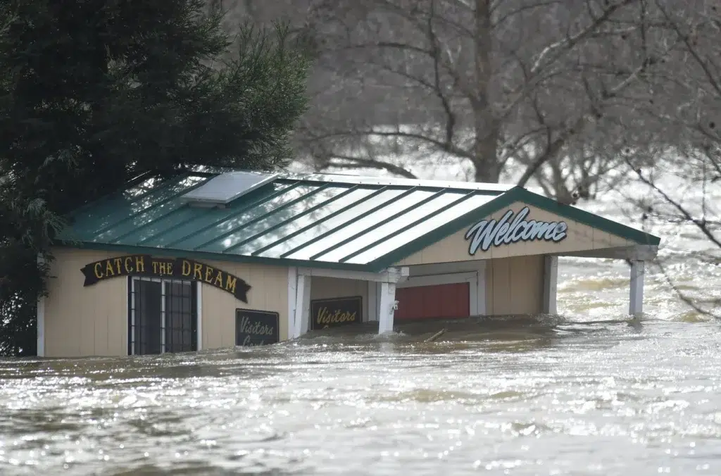 Flooding rain and heavy snow set to blanket large swaths of US, photo by Josh Edelson/AFP