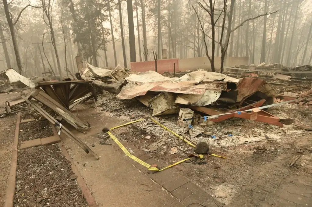 California wildfire documentary photography by Josh Edelson, AFP photojournalist