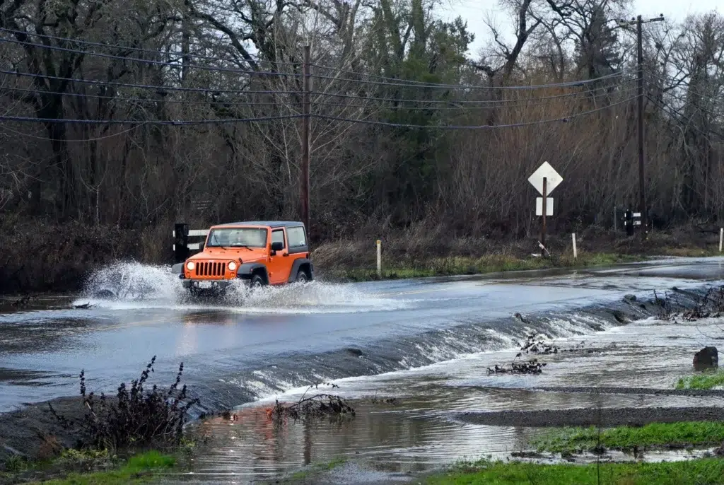 California storms bring major flooding and heavy snow, photo by Josh Edelson/AFP
