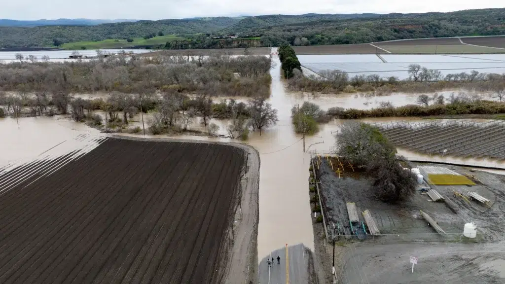Flood and storm documentary photography by Josh Edelson, AFP photojournalist