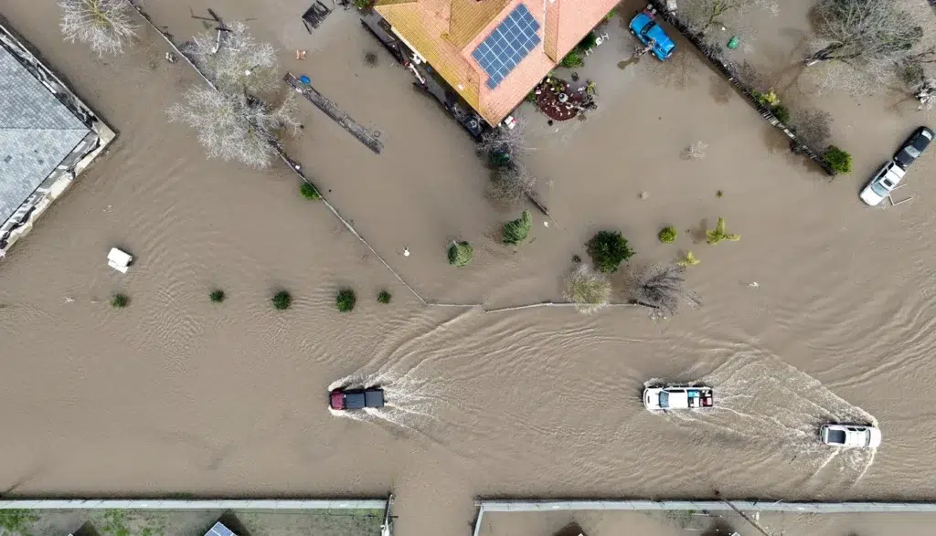 Flash flood, 2016 Louisiana floods, Flash flood warning, documentary photography by Josh Edelson/AFP