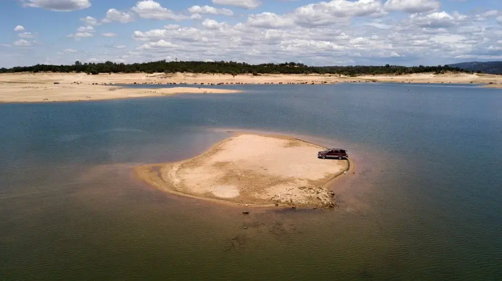 Drought saps California reservoirs as hot, dry summer looms, photo by Josh Edelson/AP