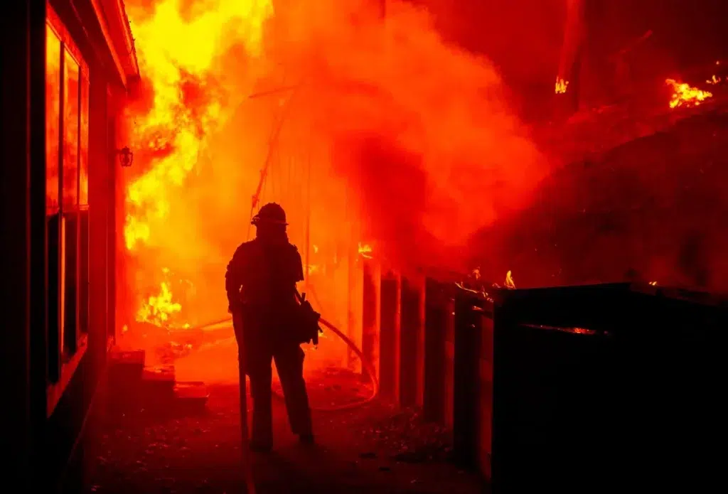California wildfire documentary photography by Josh Edelson, AFP photojournalist