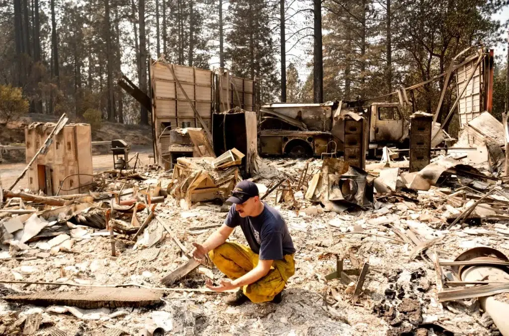 California wildfire documentary photography by Josh Edelson, AFP photojournalist