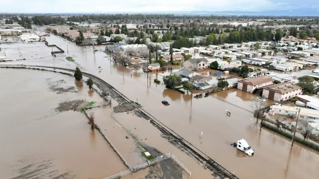 California storm: Thousands ordered to evacuate from atmospheric ..., photo by Josh Edelson/AFP