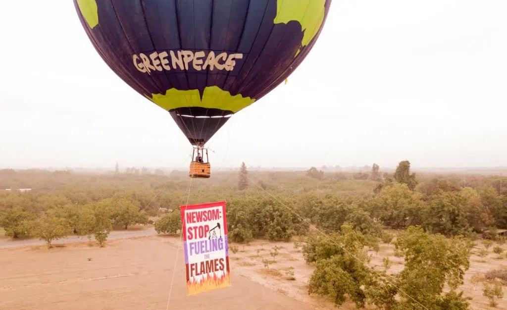 Hot air balloon, Hot air ballooning, Atmosphere of Earth, documentary photography by Josh Edelson/AFP