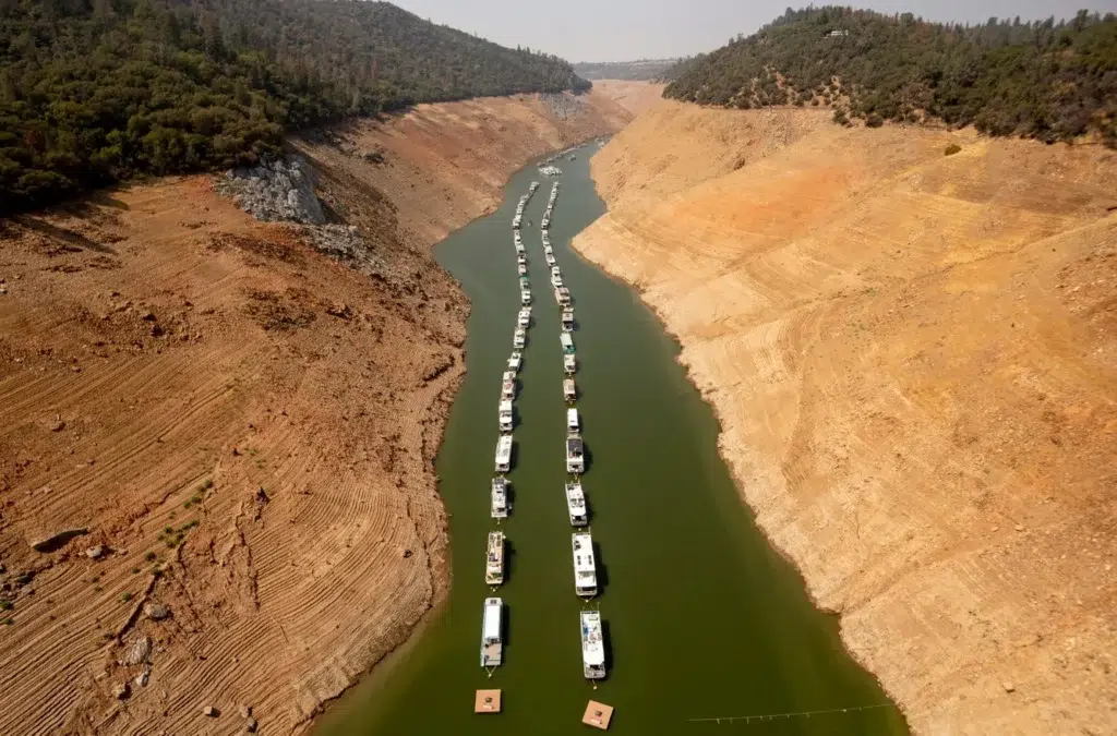 A year of extreme weather in the American west, in pictures, photo by Josh Edelson/AFP
