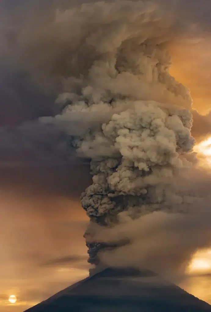 Volcanic eruption documentary photography by Josh Edelson for AFP