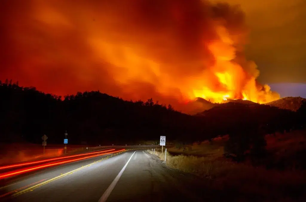 Photos: Northern California wild fire rages, burning 60,000 acres, photo by Josh Edelson/AFP