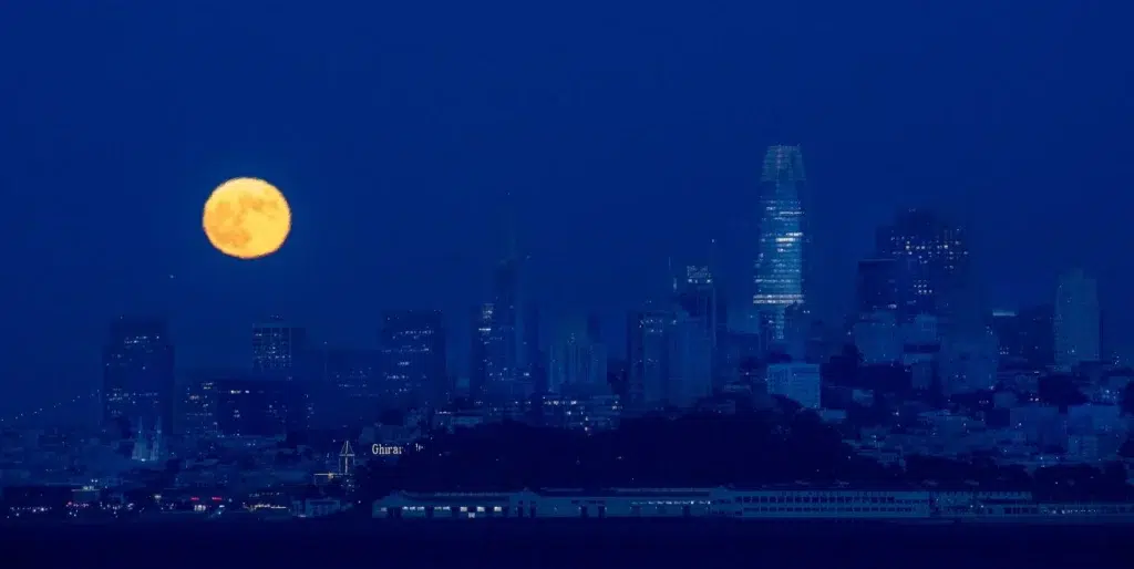 Lunar phase, Full moon, documentary photography by Josh Edelson/AFP