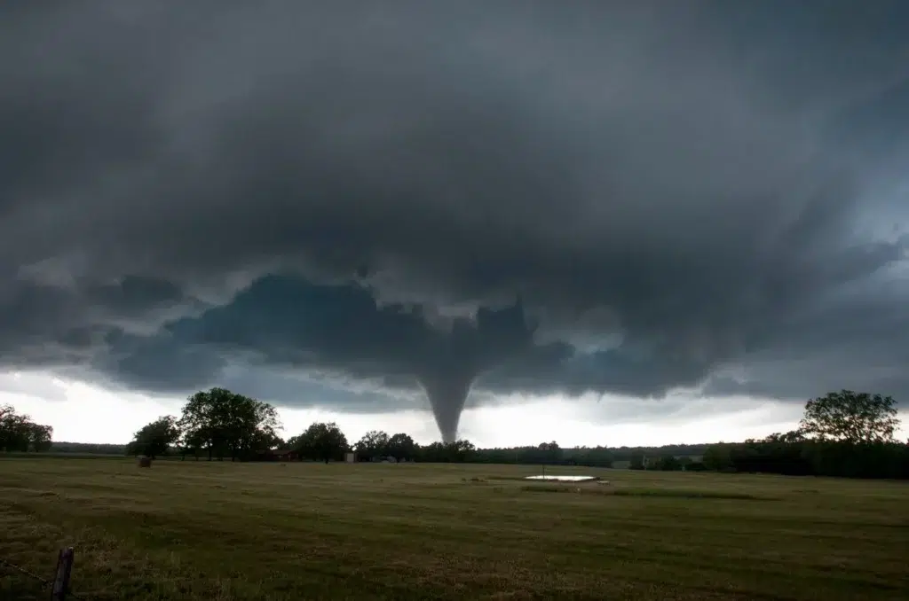 Thunderstorm, United States, Cumulonimbus, documentary photography by Josh Edelson/AFP