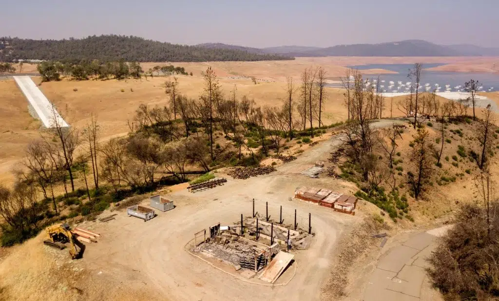 Droughts in California, Miss California USA, documentary photography by Josh Edelson/AFP
