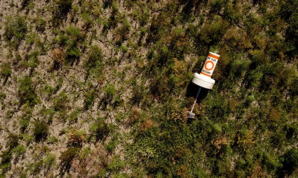 Plastic bottle, Glass bottle, Beer Bottle, documentary photography by Josh Edelson/AFP