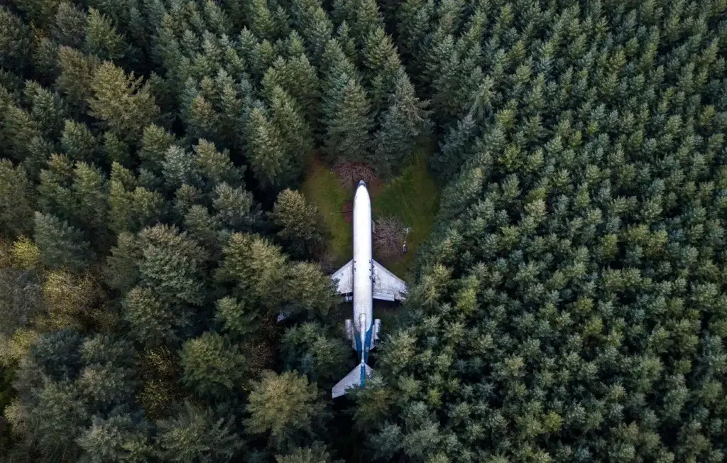 Hampton Airfield, Airplane Home, Busse Woods, documentary photography by Josh Edelson/AFP