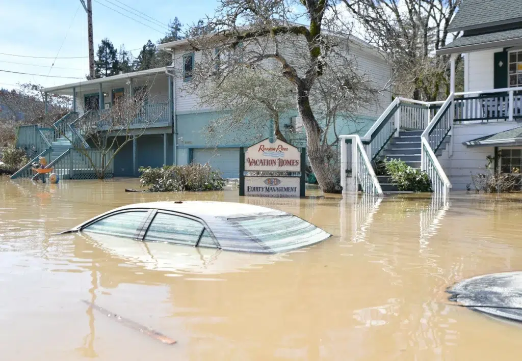 Flood and storm documentary photography by Josh Edelson, AFP photojournalist