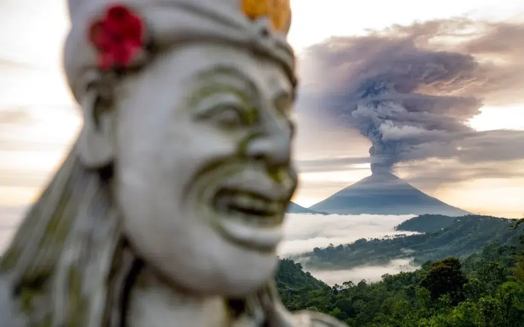 Volcanic eruption documentary photography by Josh Edelson for AFP