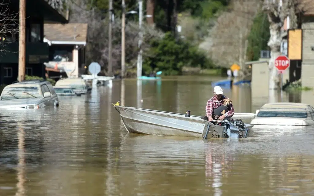 Flood and storm documentary photography by Josh Edelson, AFP photojournalist