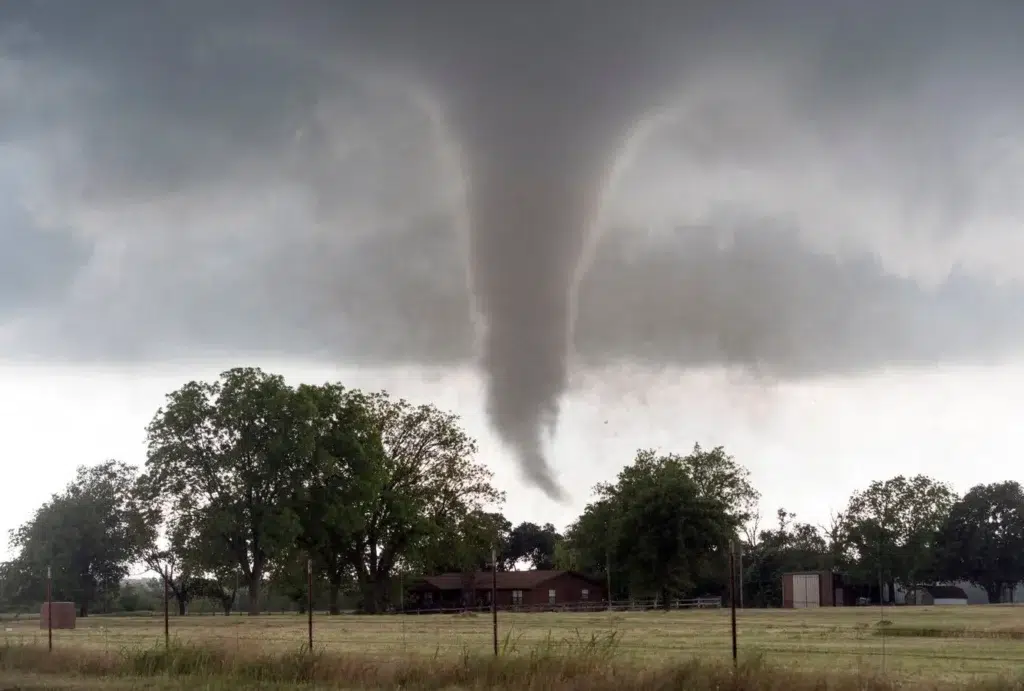 Twister chasing in Tornado Alley, photo by Josh Edelson/AFP