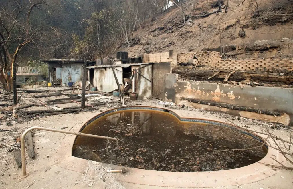 A year after Valley Fire, visions of Harbin Hot Springs' new life, photo by Josh Edelson/AFP
