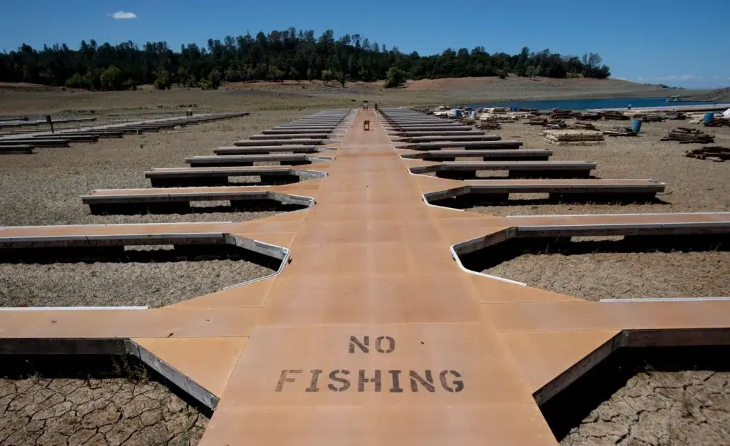 Folsom Lake, Lake Oroville, Lake Sonoma, documentary photography by Josh Edelson/AFP