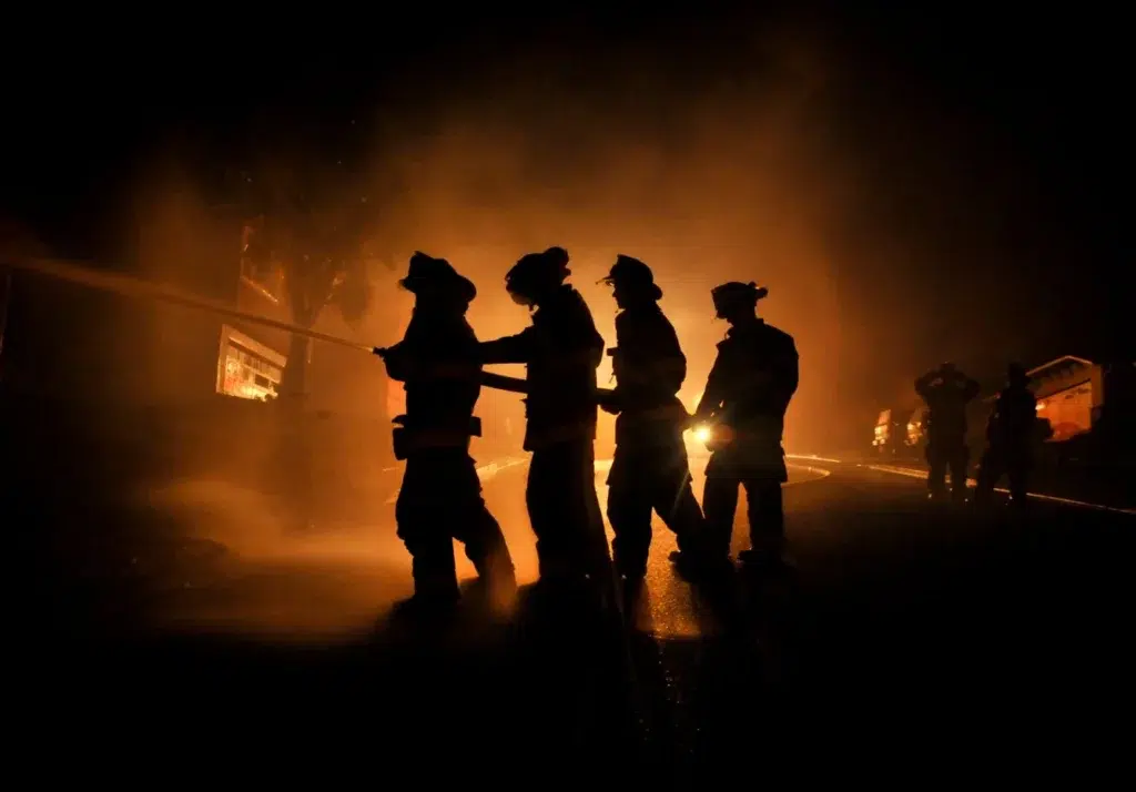 San Bruno explosion pictures, photo by Josh Edelson/AFP