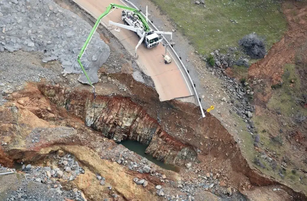 Damage to Oroville's main spillway 'was an accident ..., photo by Josh Edelson/AFP