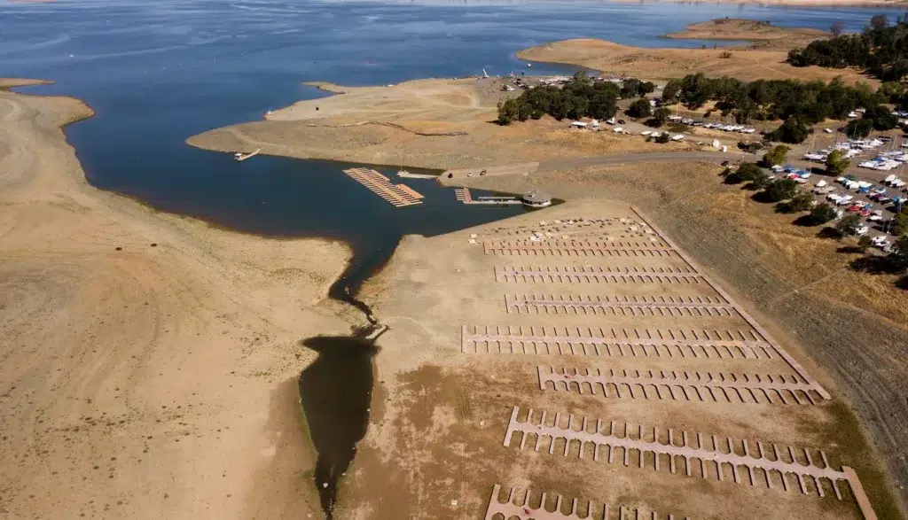 Photography, Aerial photography, Ретрофити ShadowM, documentary photography by Josh Edelson/AFP