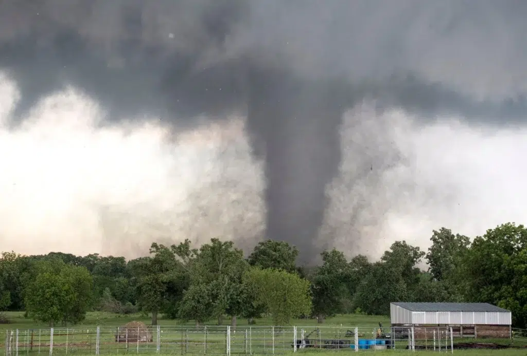 Twister chasing in Tornado Alley, photo by Josh Edelson/AFP