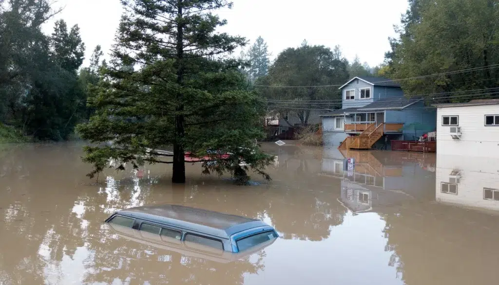 Flood and storm documentary photography by Josh Edelson, AFP photojournalist