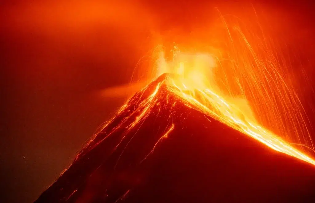 Stratovolcano, Volcanic eruption, Hunga Tonga, documentary photography by Josh Edelson/AFP