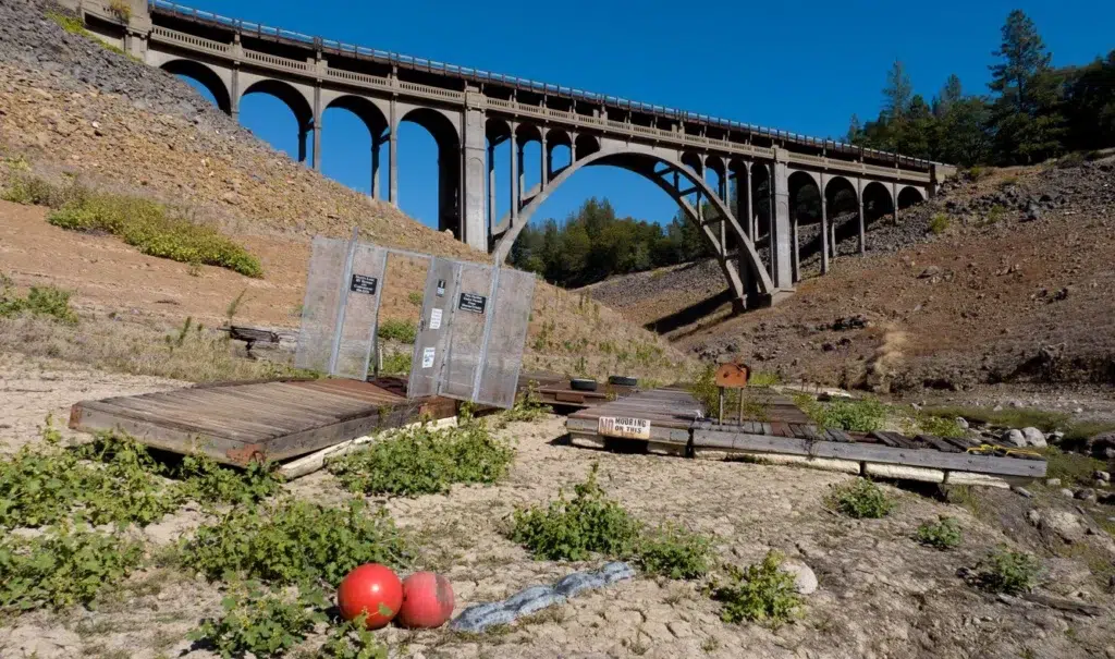 Girder bridge, Arch bridge, Beam bridge, documentary photography by Josh Edelson/AFP