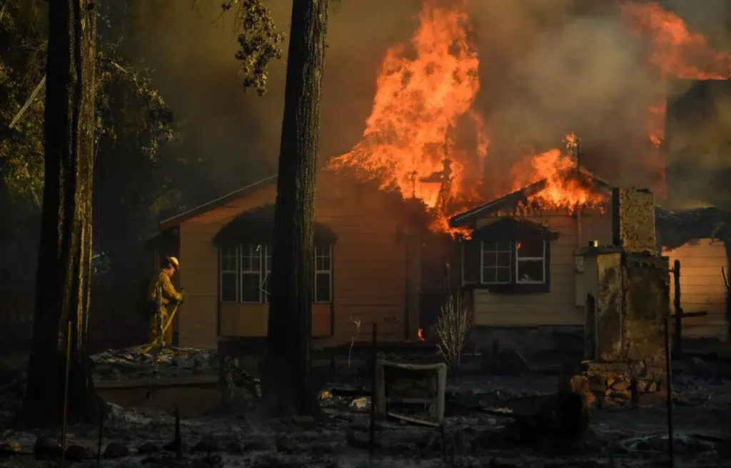 California wildfire documentary photography by Josh Edelson, AFP photojournalist
