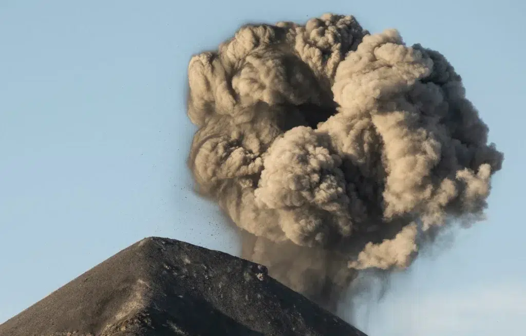Volcanic eruption documentary photography by Josh Edelson for AFP