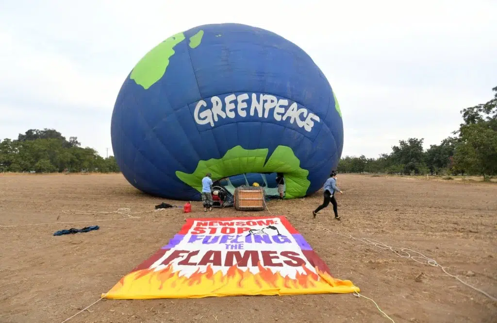 Hot air balloon, Inflatable, documentary photography by Josh Edelson/AFP