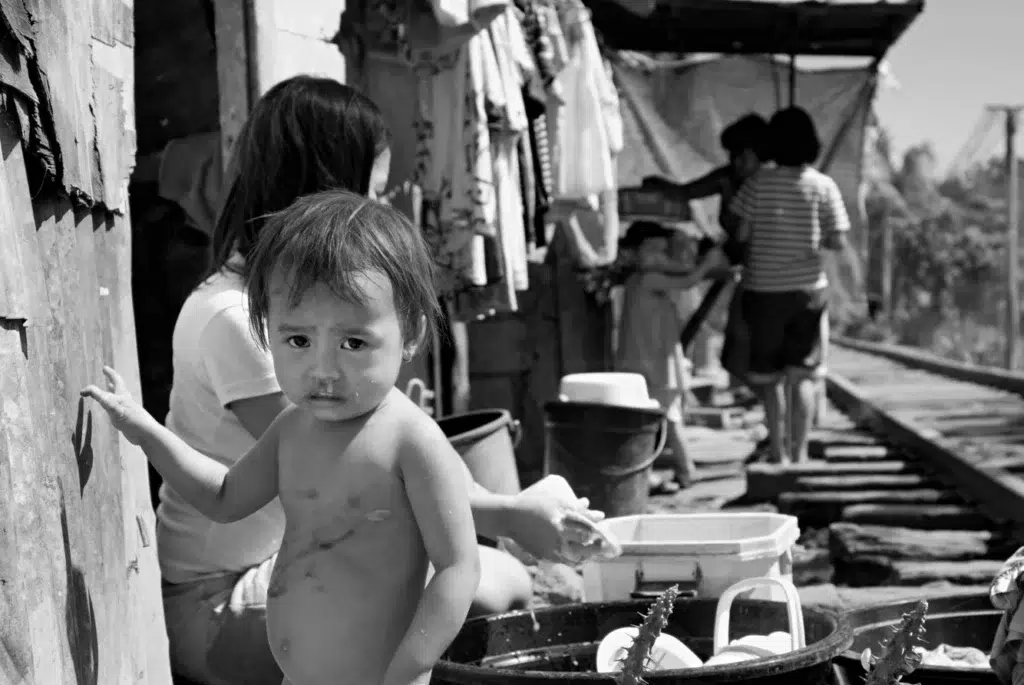 Monochrome, documentary photography by Josh Edelson/AFP