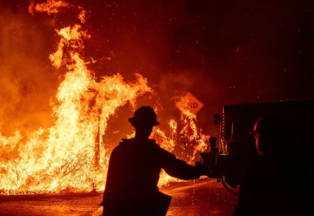 California wildfire documentary photography by Josh Edelson, AFP photojournalist