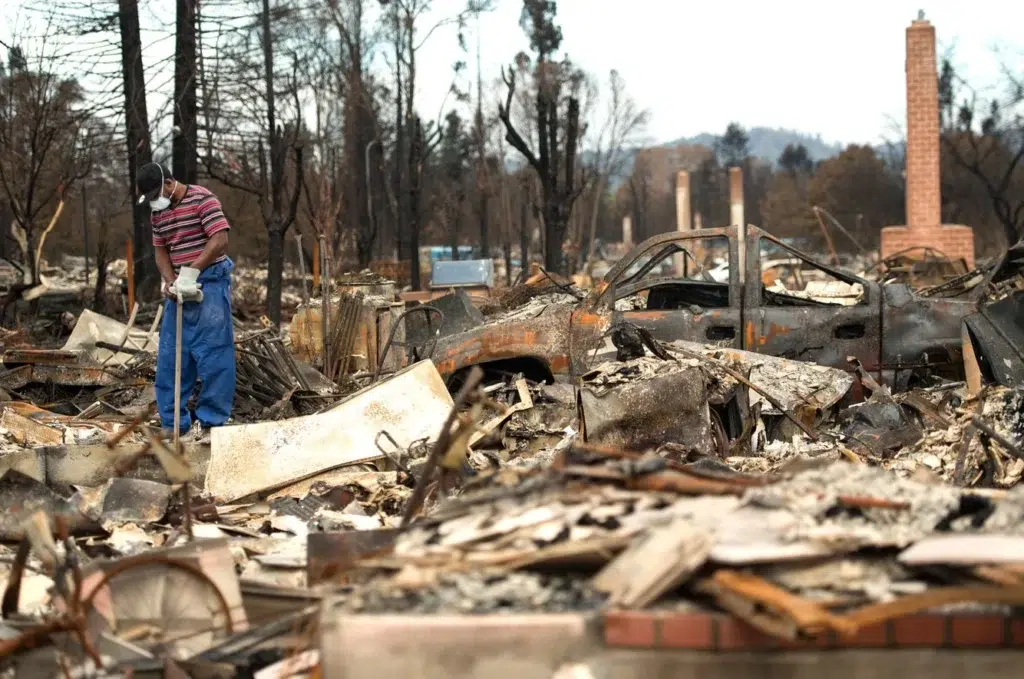 California wildfire documentary photography by Josh Edelson, AFP photojournalist