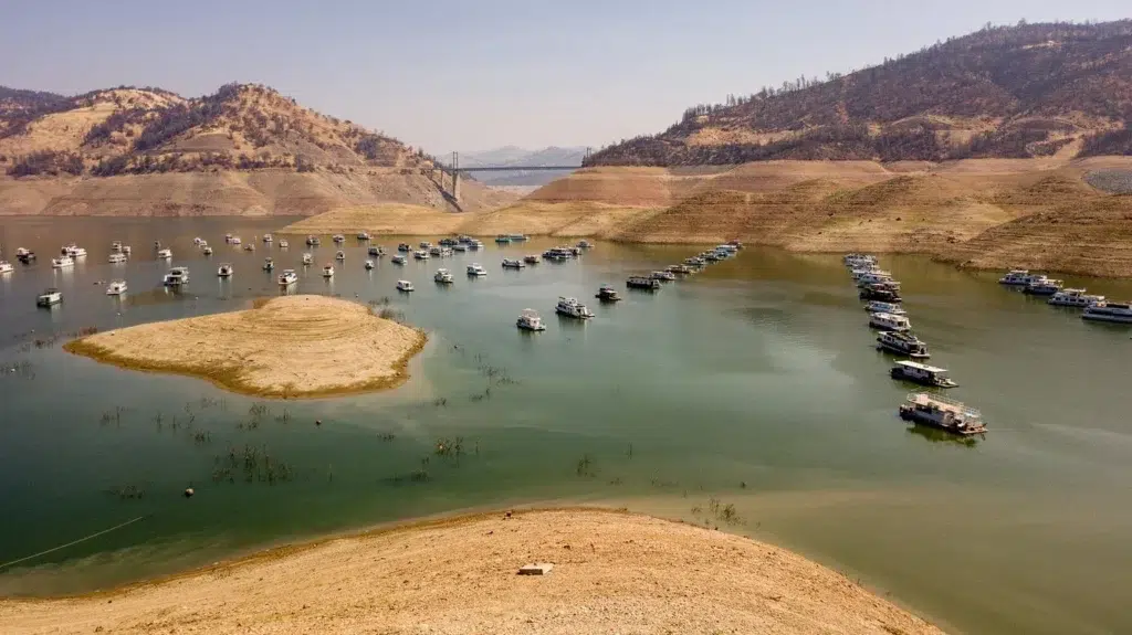 California's Lake Oroville fills to 100% capacity for 2nd straight year, photo by Josh Edelson/AFP