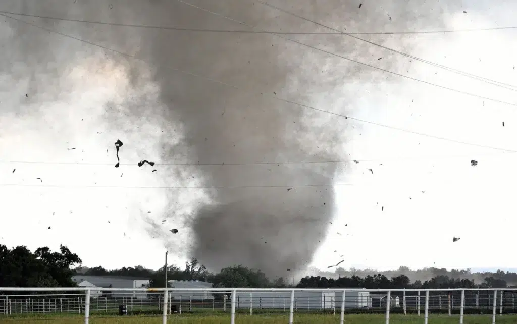Tornadoes of 2016, Tornado outbreak, Tornado outbreak of December 10 to 11, 2021, documentary photography by Josh Edelson/AFP