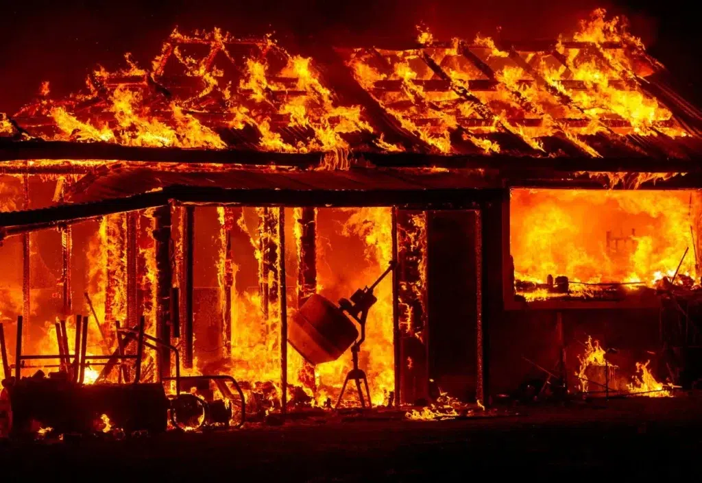 La saison « tragique » des incendies se poursuit en Californie, photo by Josh Edelson/AFP
