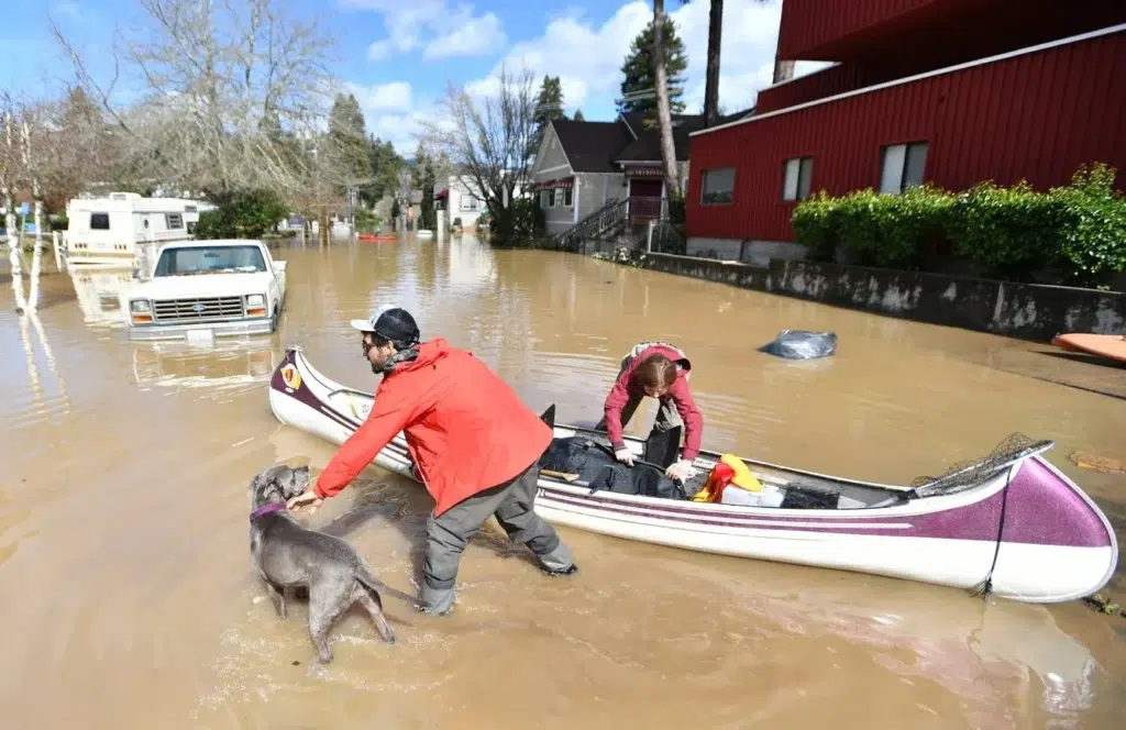 Flood and storm documentary photography by Josh Edelson, AFP photojournalist