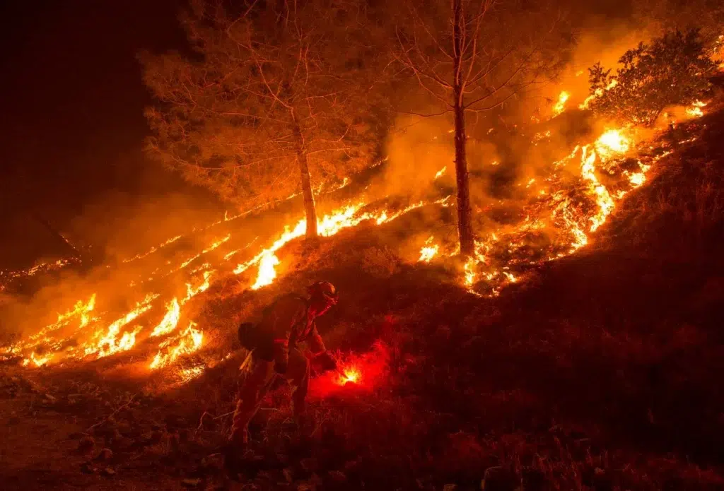 California wildfire documentary photography by Josh Edelson, AFP photojournalist